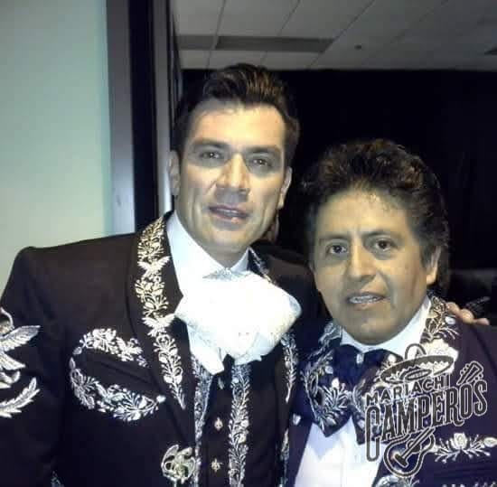 Pablo Montero con mariachi